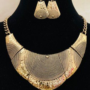 💖🥂HOST PICK🥂💖 Necklace Set an Aztec Look! Antique Gold Choke Set 18in. /NS39